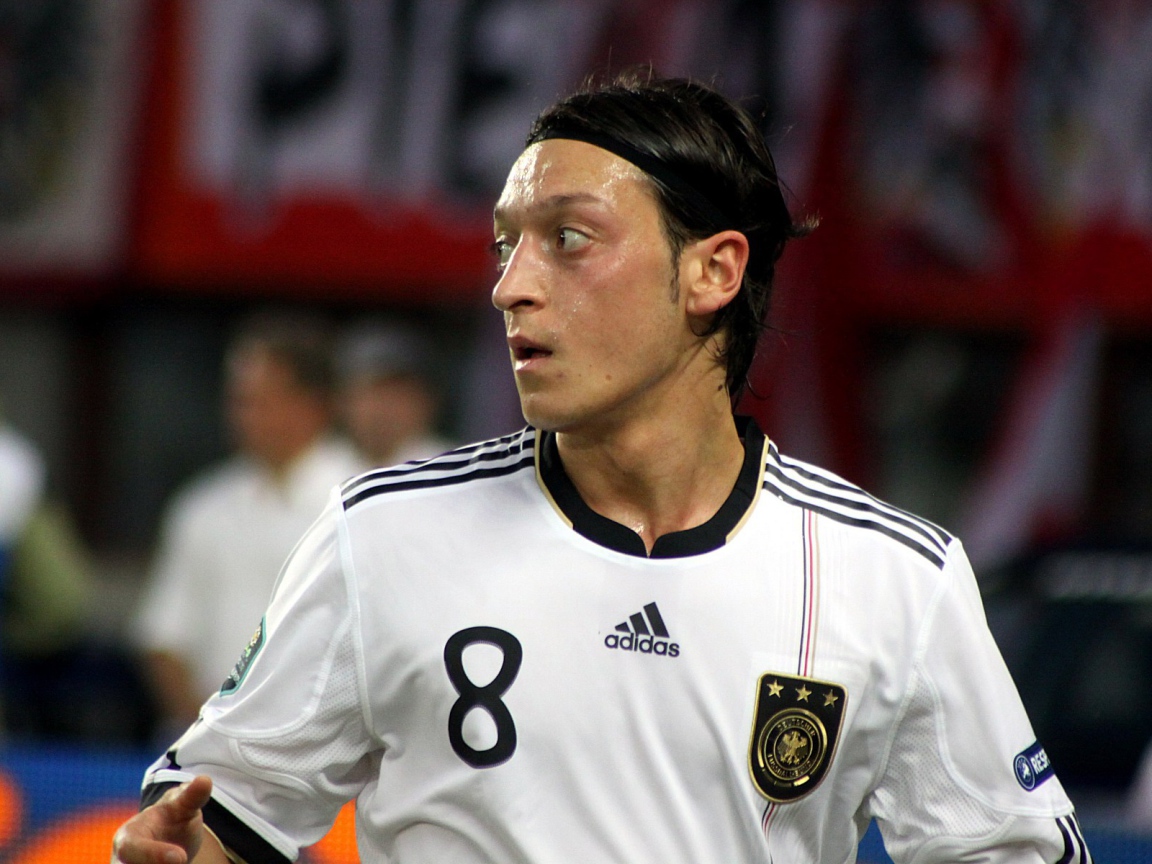 Арсенал Месут Озил