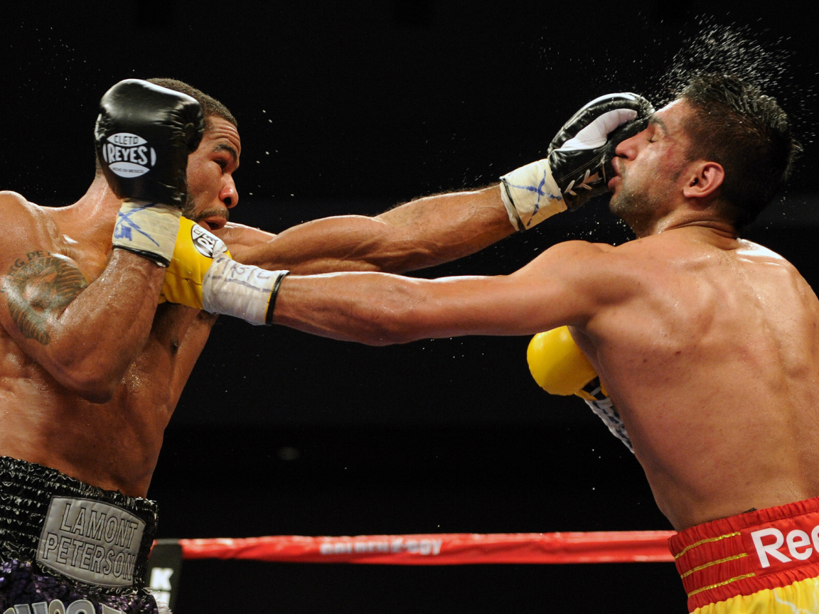 Боксер Риддик Боу сокрушительный удар