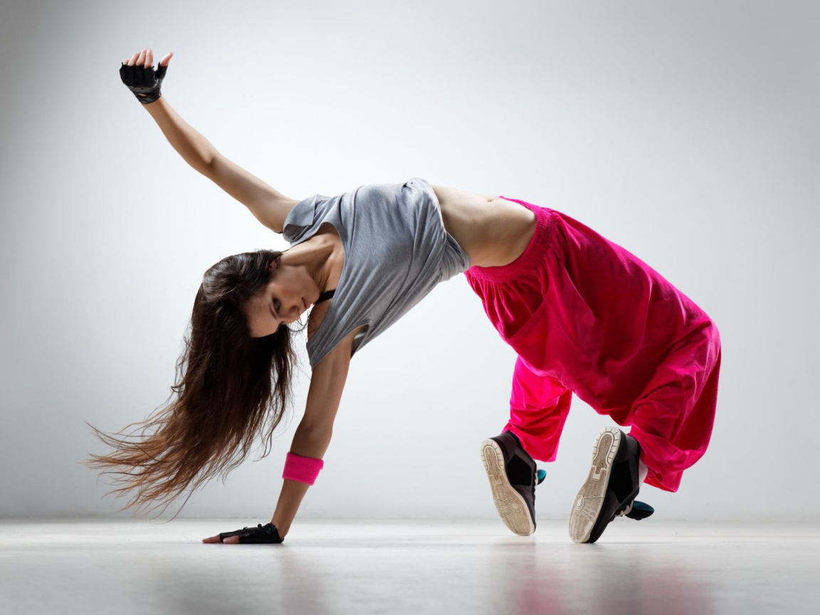 Танцовщица в розовых штанах