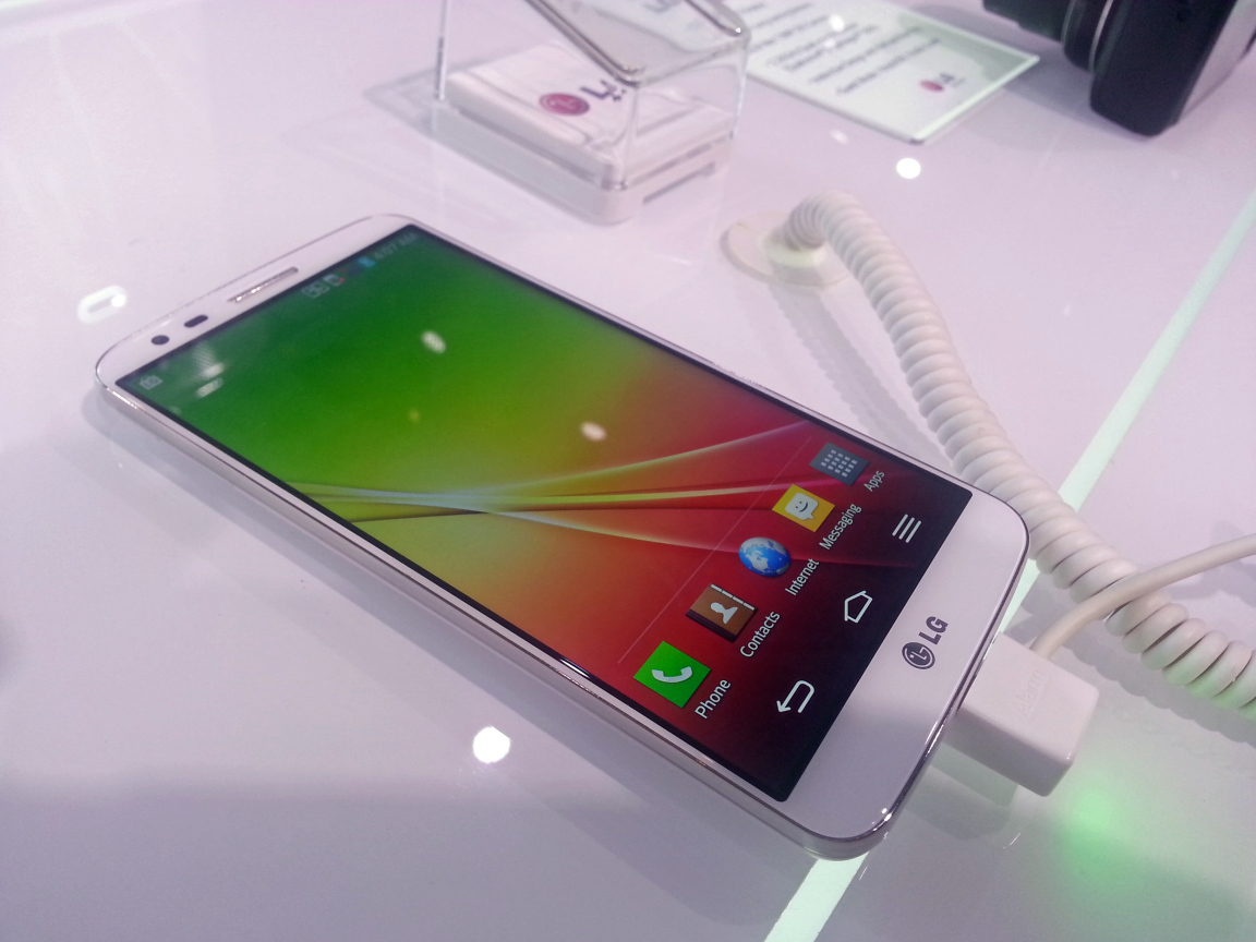Мобильный телефон LG g2