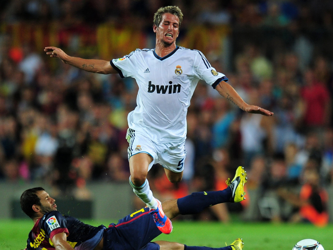 Реал Мадрид Фабиу Коэнтрау на футбольном поле