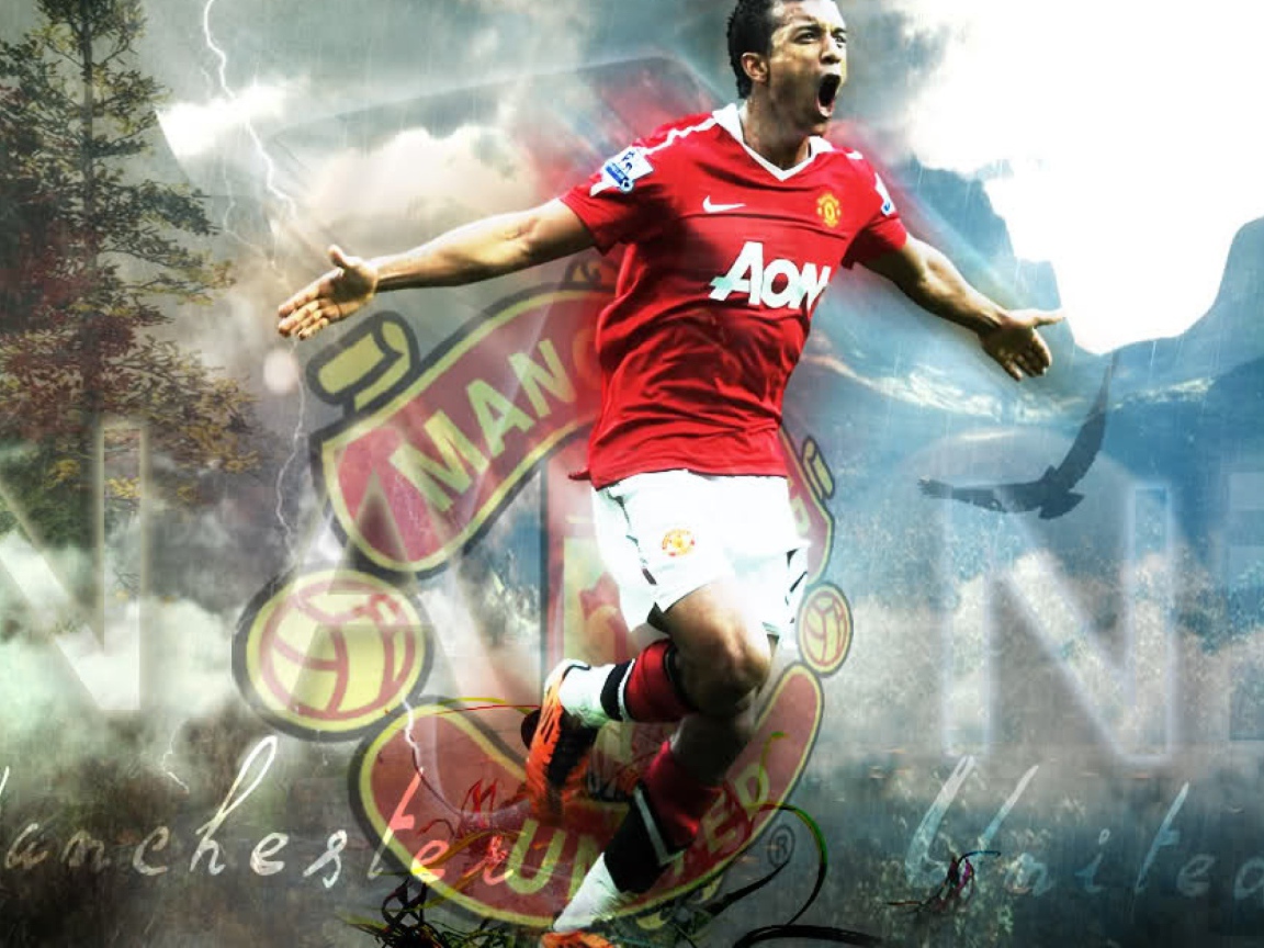 Футболист Манчестер Юнайтед Луиш Нани забивает гол