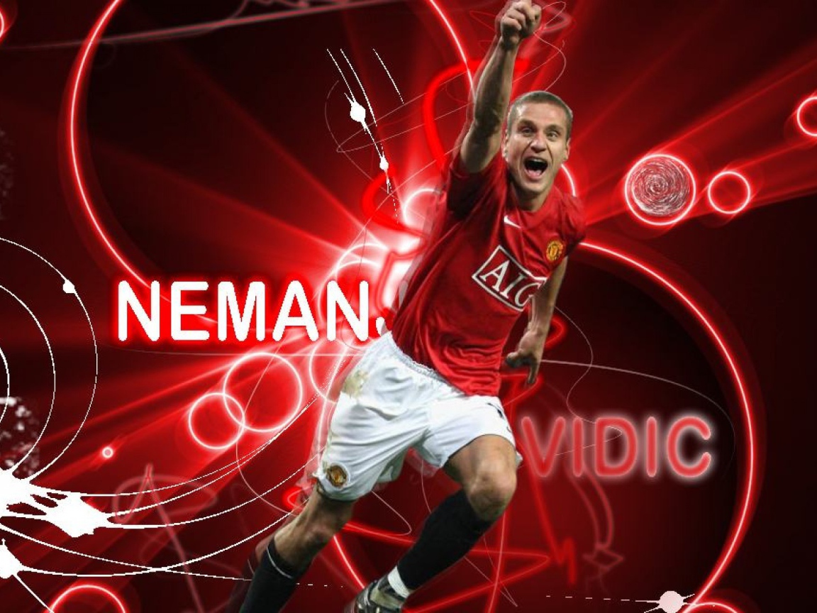  Незаменимый футболист Манчестер Юнайтед Неманья Видич на красном фоне