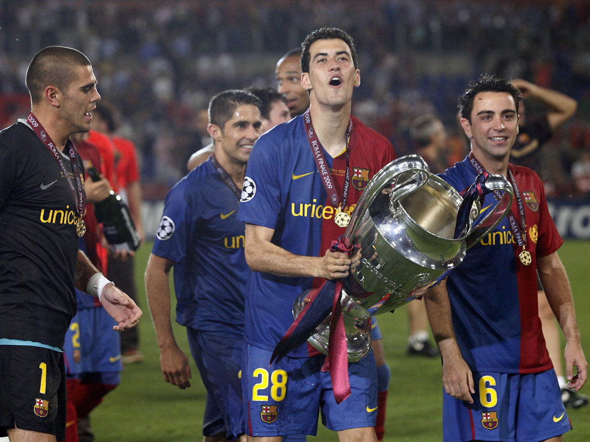 Игрок Барселоны Серхио Бускетс выиграл трофей