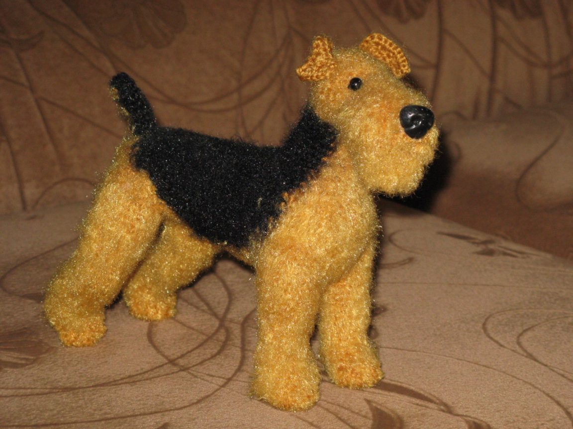 Игрушка вязаный эрдельтерьер