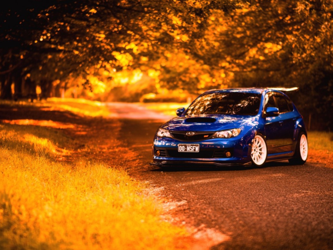 Синий Субару Импреза