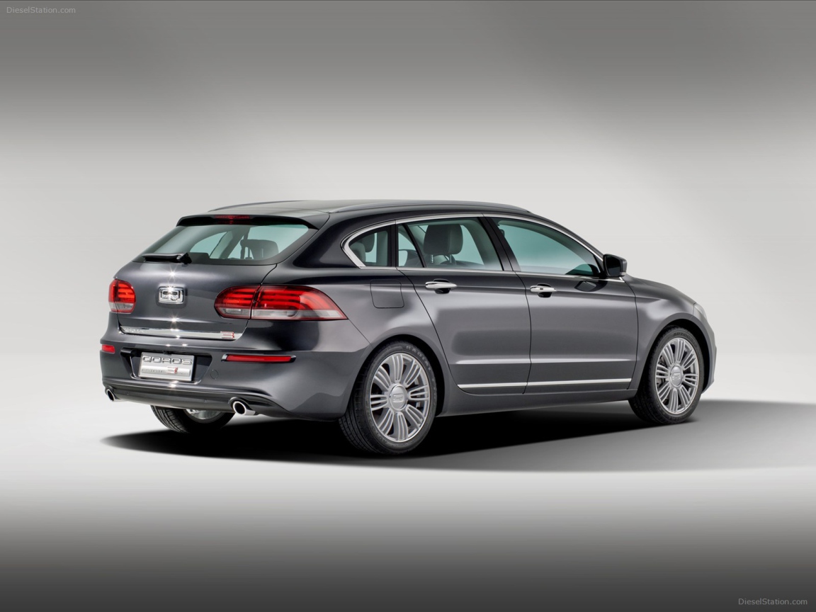 Автомобиль марки Qoros 3 2014