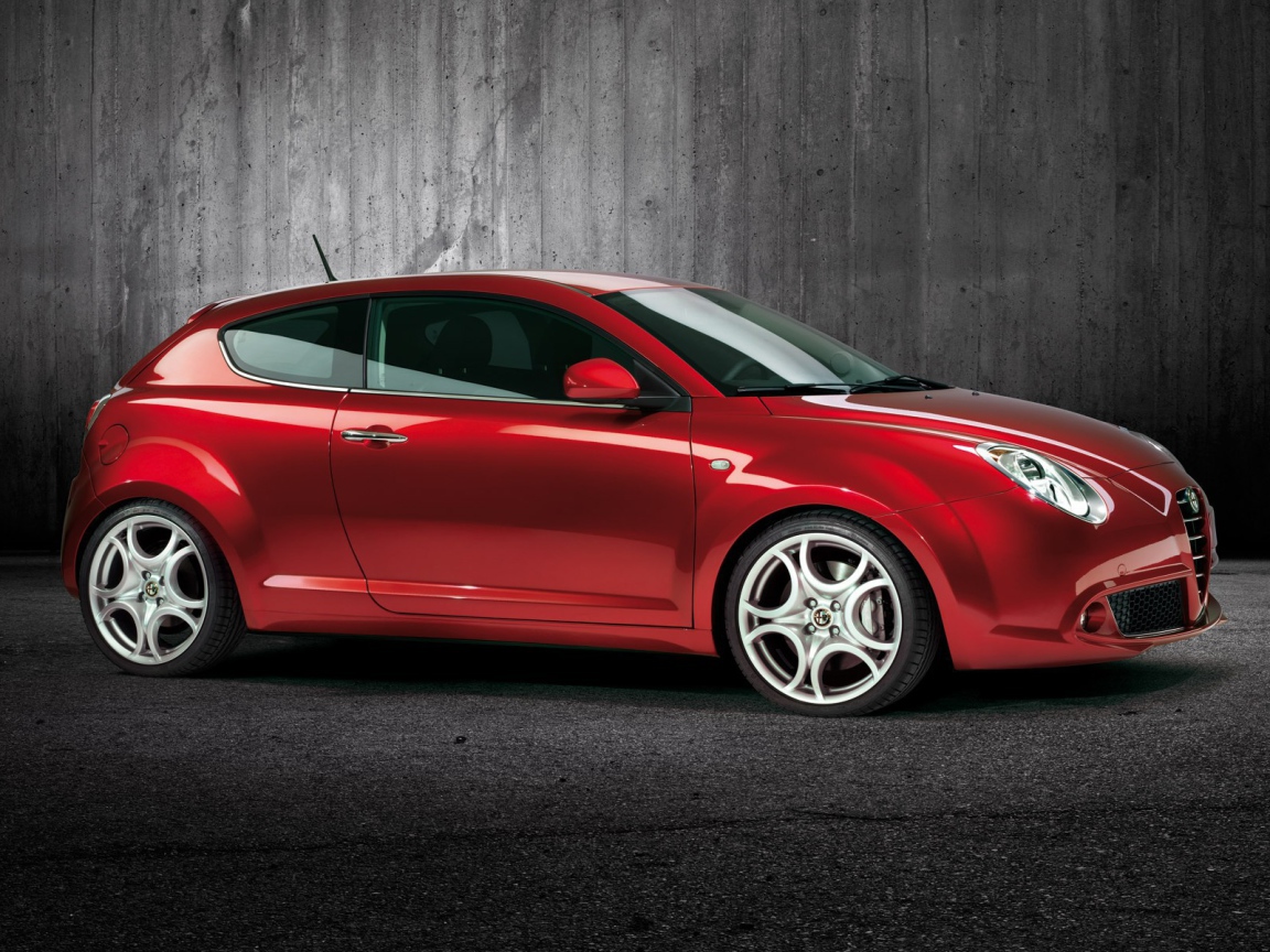 Автомобиль марки Alfa Romeo модели mito