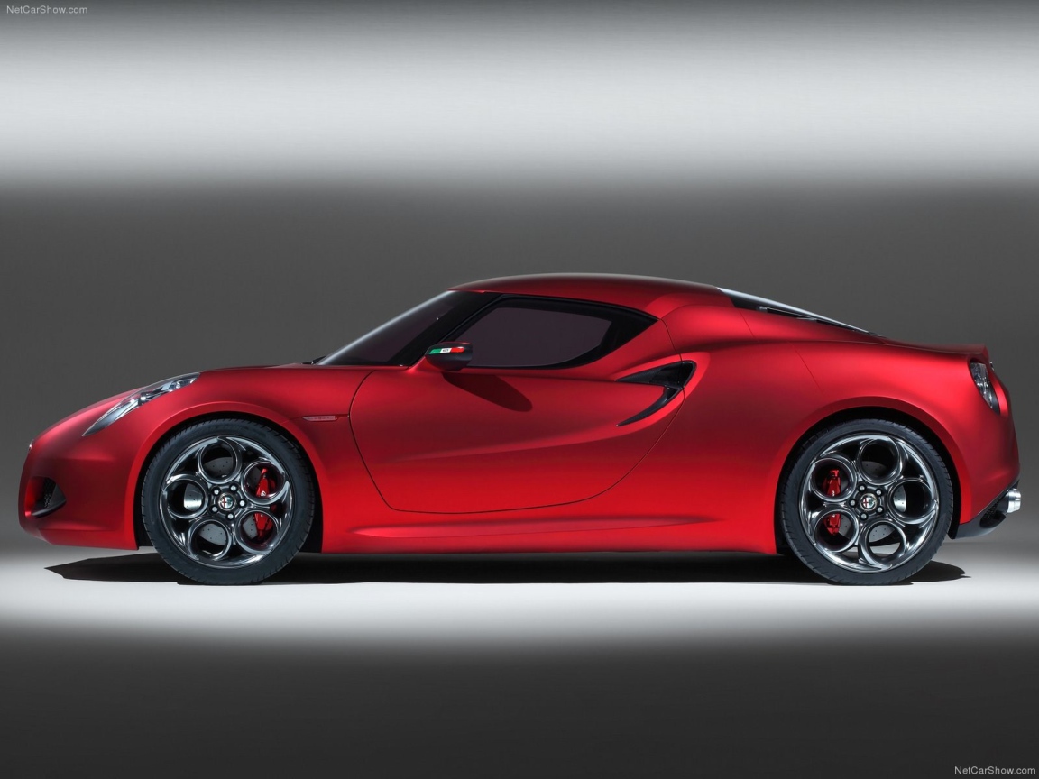 Новая машина Alfa Romeo 4c