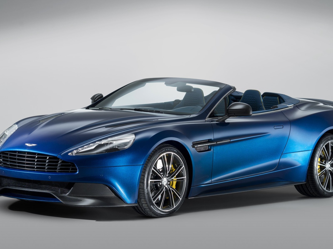 Красивый автомобиль Aston Martin volante
