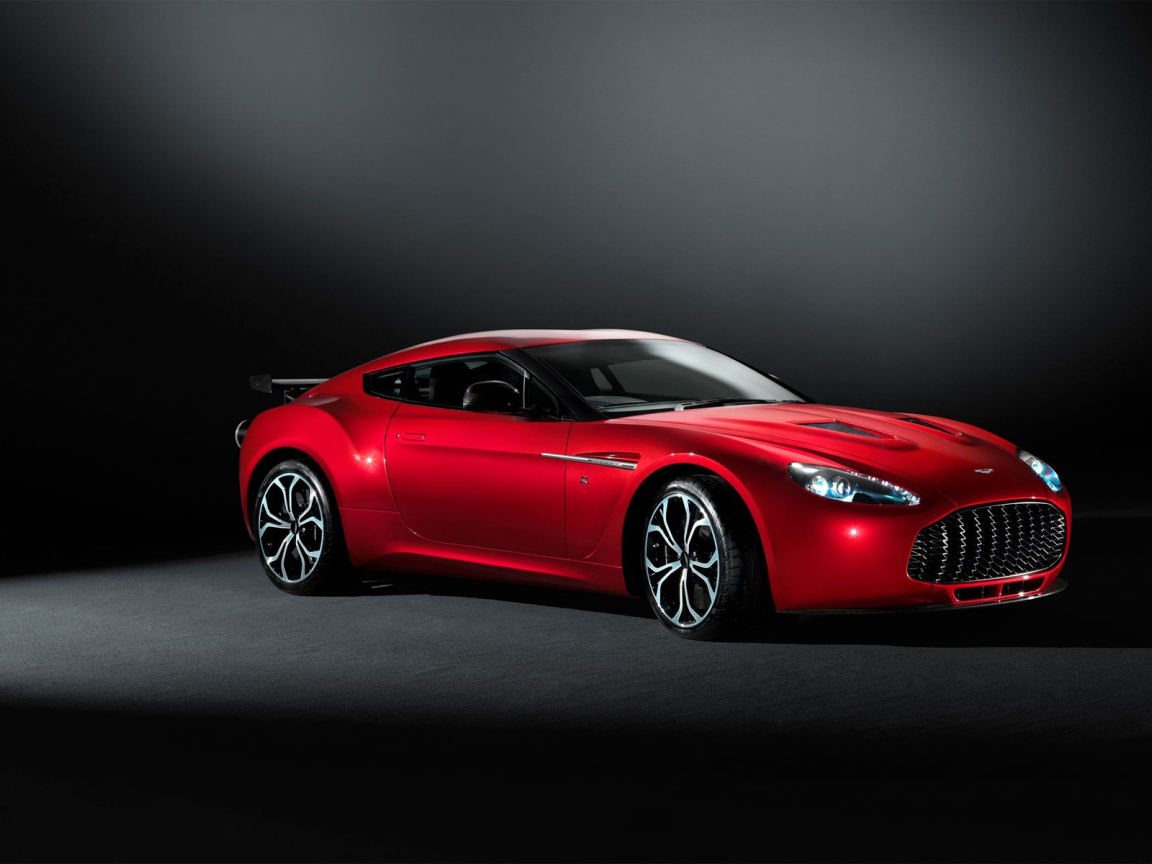 Автомобиль марки Aston Martin модели zagato