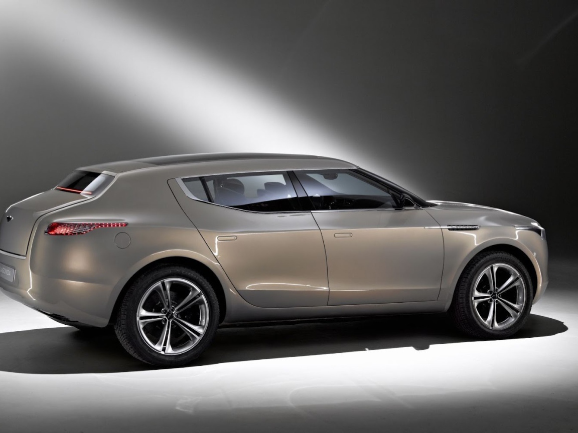 Новый автомобиль Aston Martin lagonda