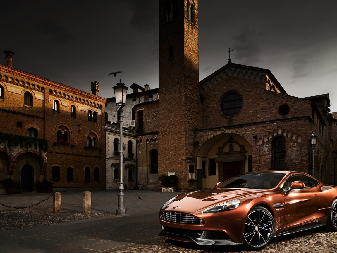 Новый автомобиль Aston Martin vanquish