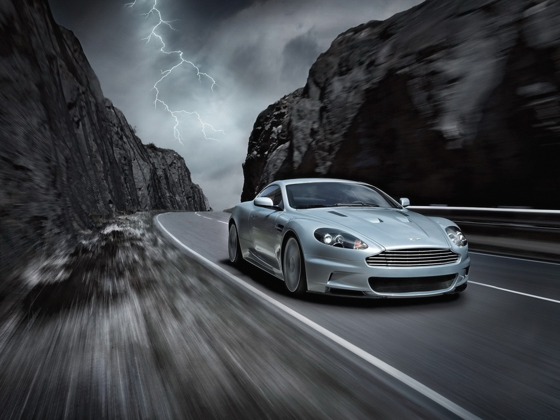 Фото автомобиля Aston Martin v12