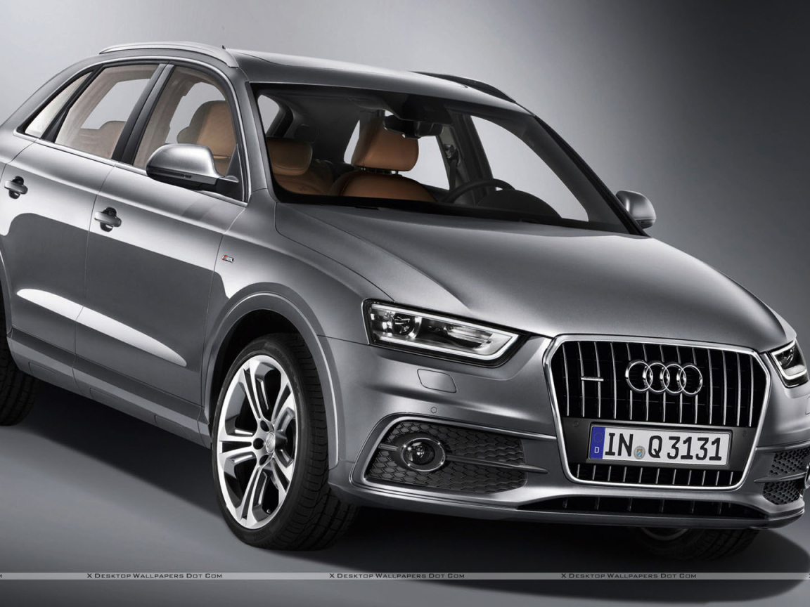 Автомобиль Audi q3 на дороге