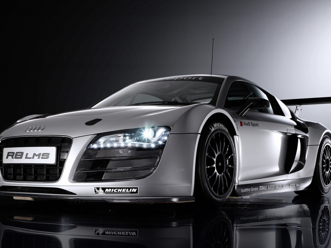 Новая машина Audi r8