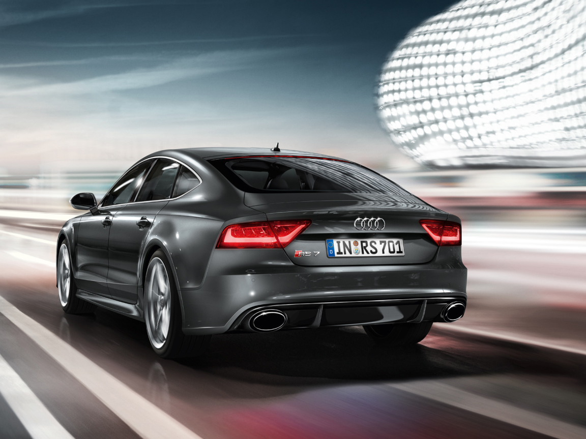 Новая машина Audi rs7