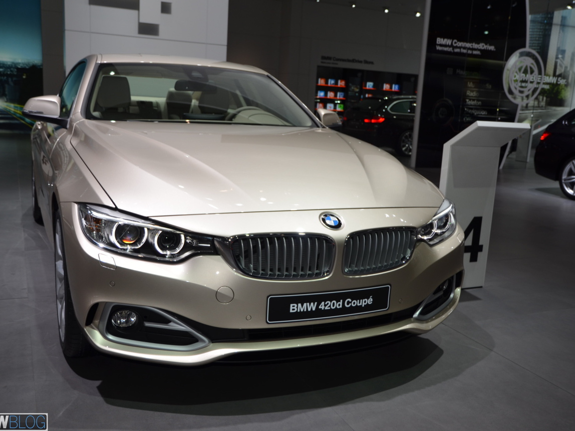 Красивый автомобиль BMW 4-series 2014 года в Москве
