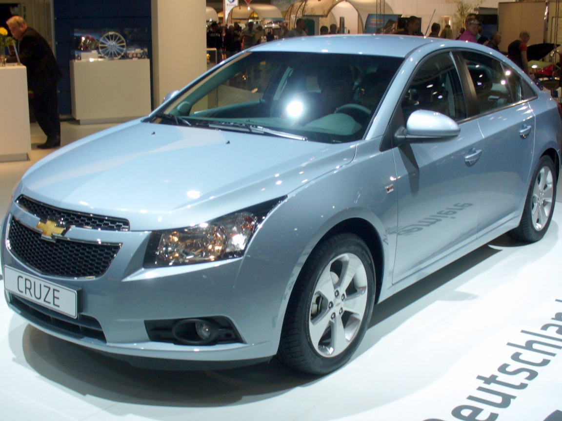 Голубой Chevrolet Cruze