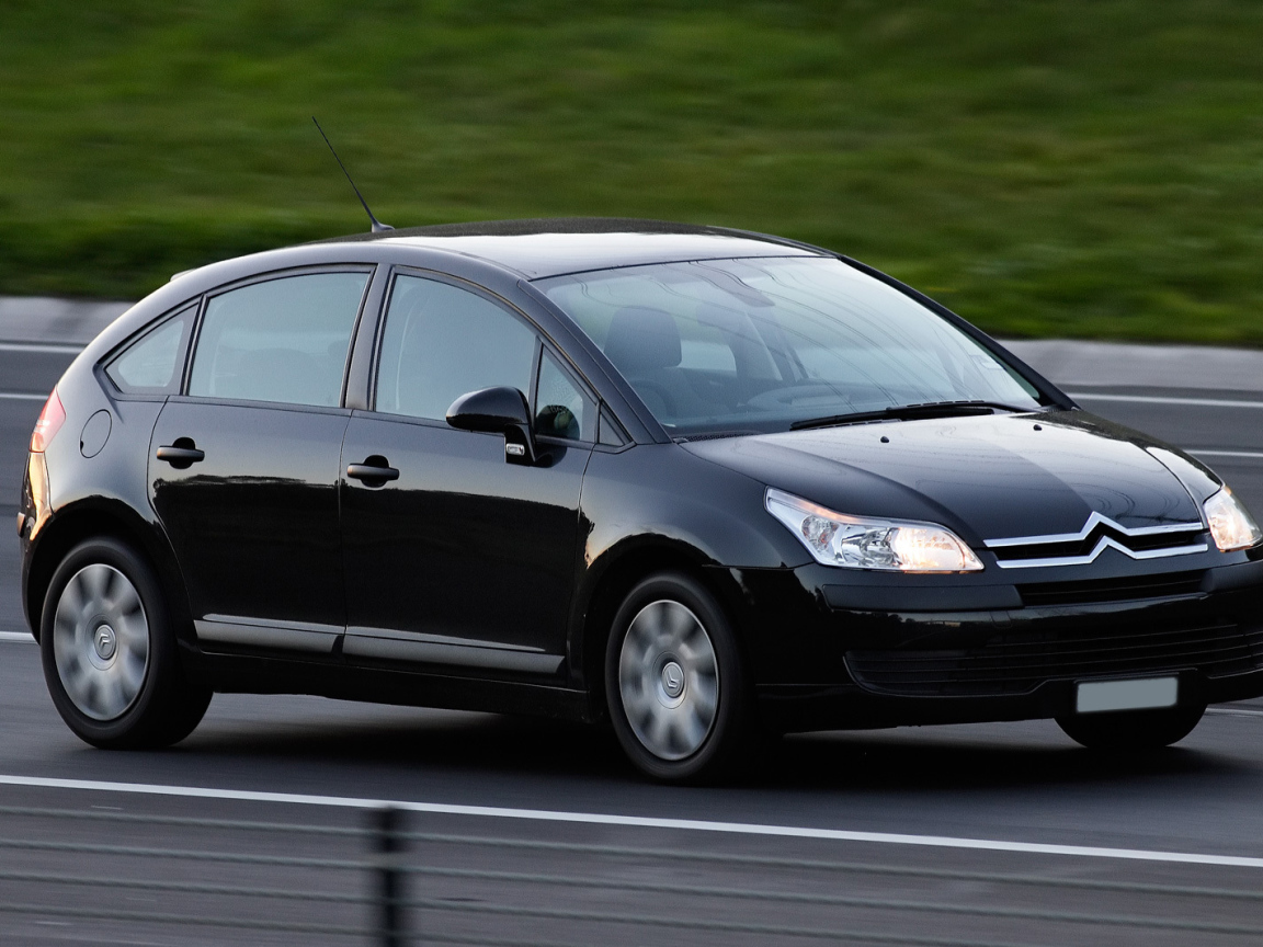 Черный Citroen C4