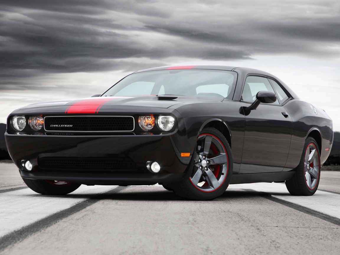 Стремительный Dodge Challenger