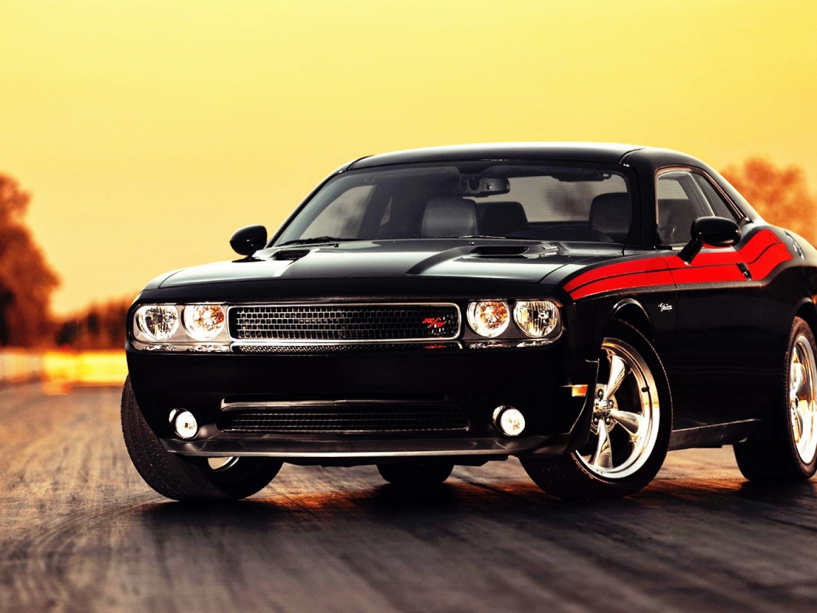 Автомобиль Dodge challenger