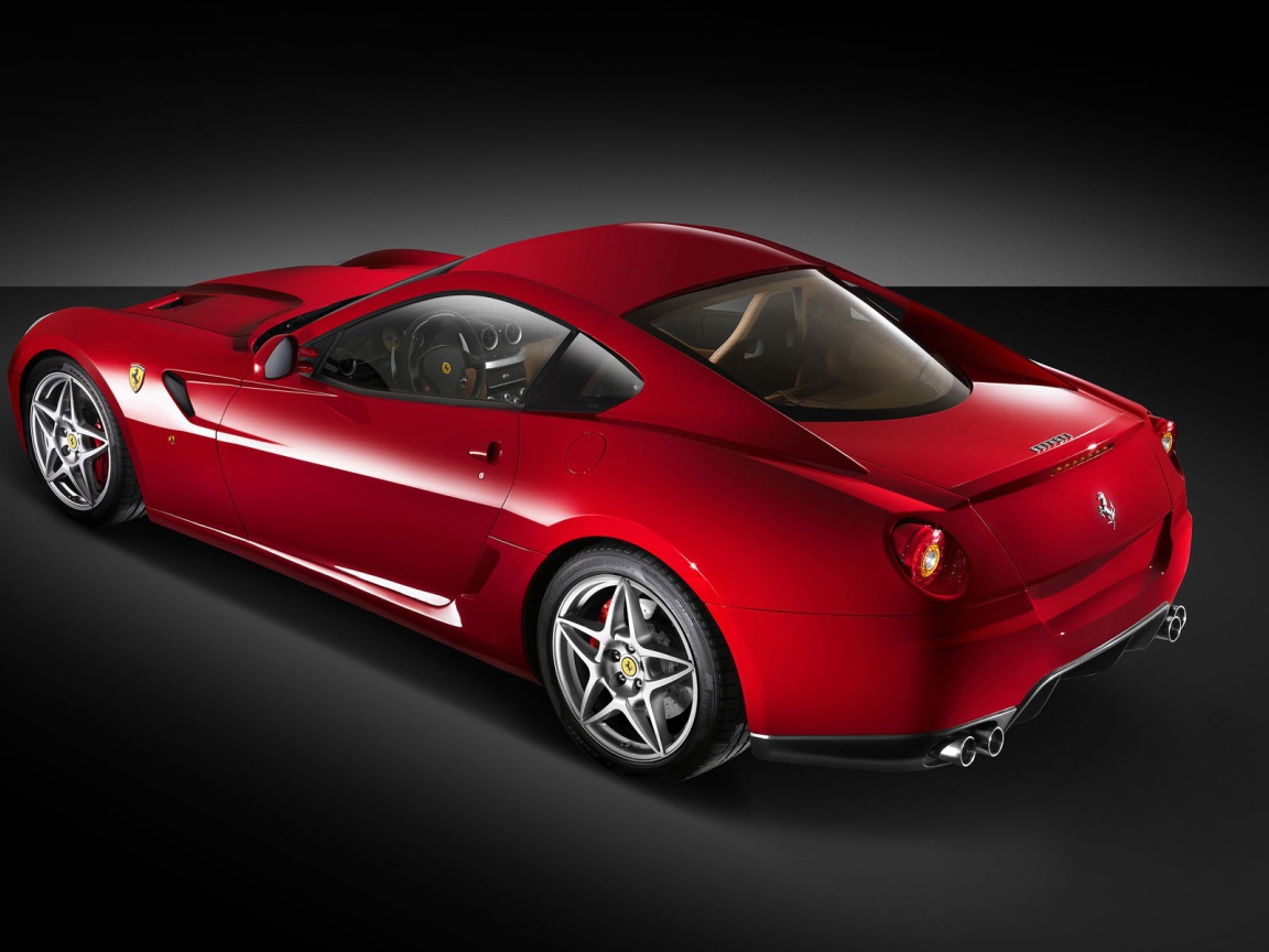 Красный спортивный Феррари