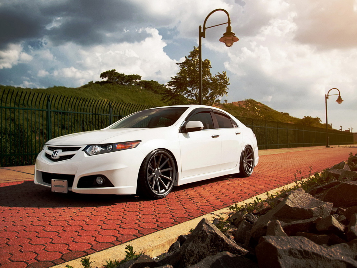 Автомобиль марки Honda модели Accord 2013