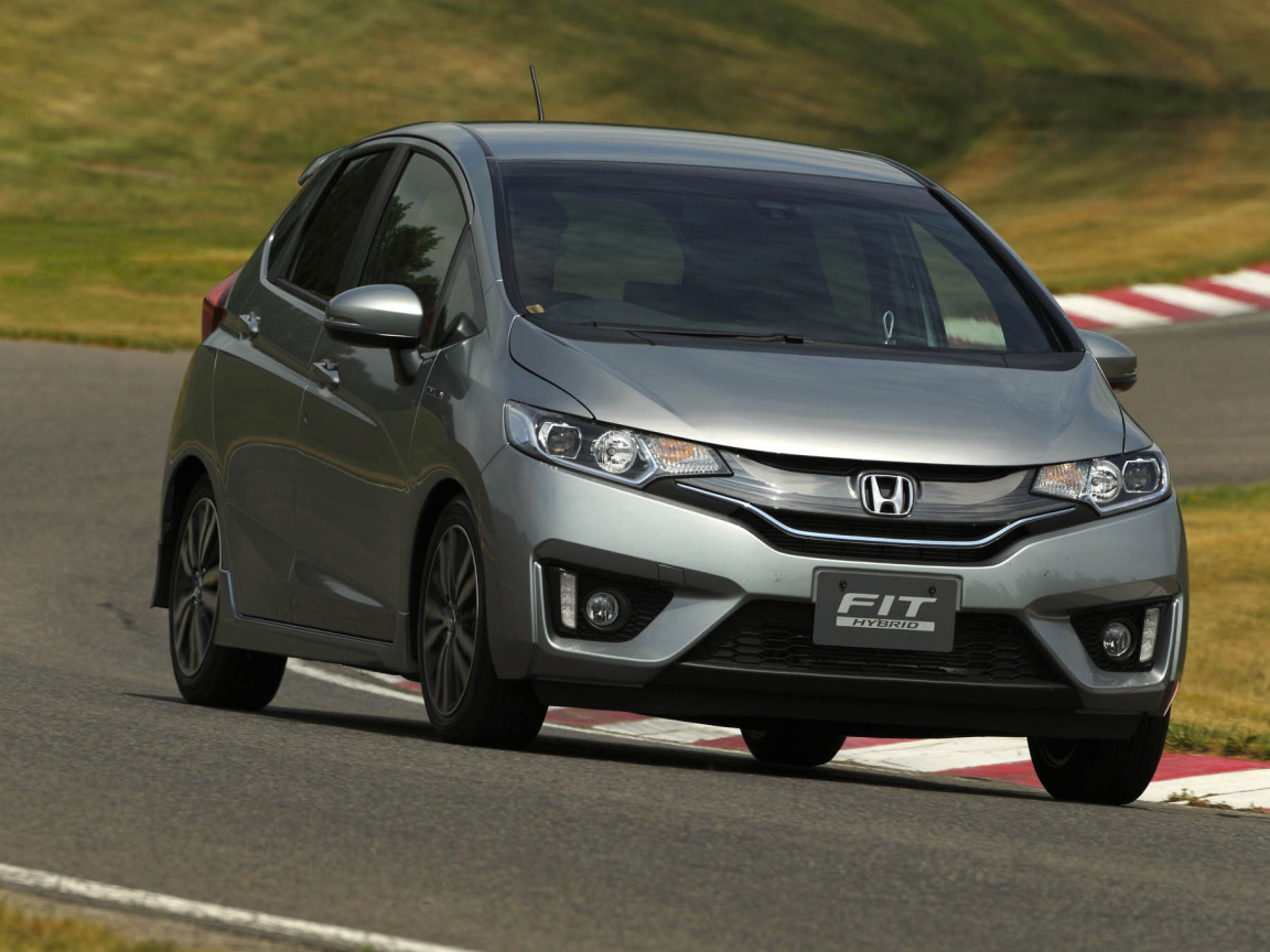 Надежный автомобиль Honda Fit 2014