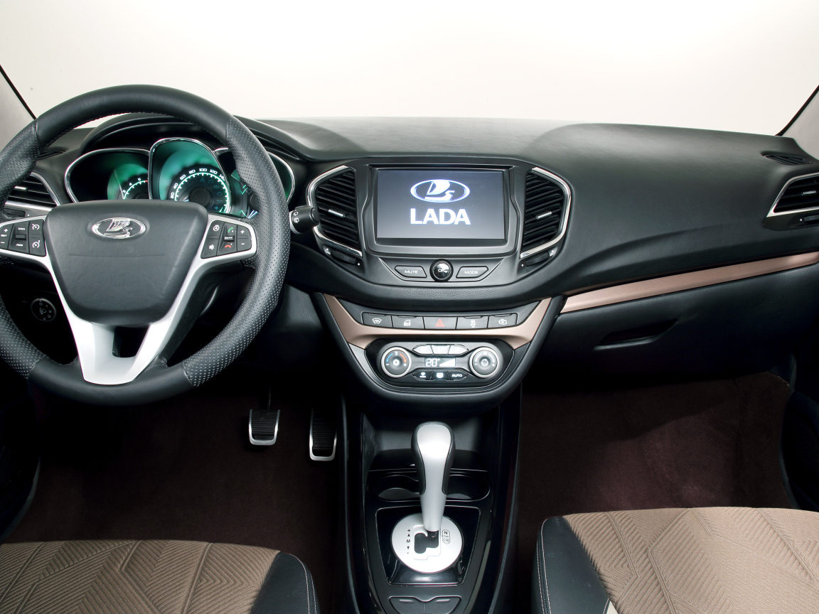 За рулем Лады Веста