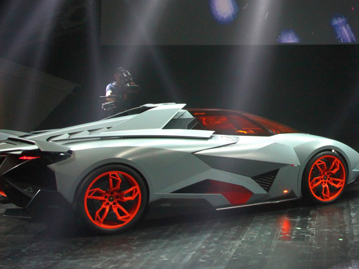 Красивый автомобиль Lamborghini Egoista