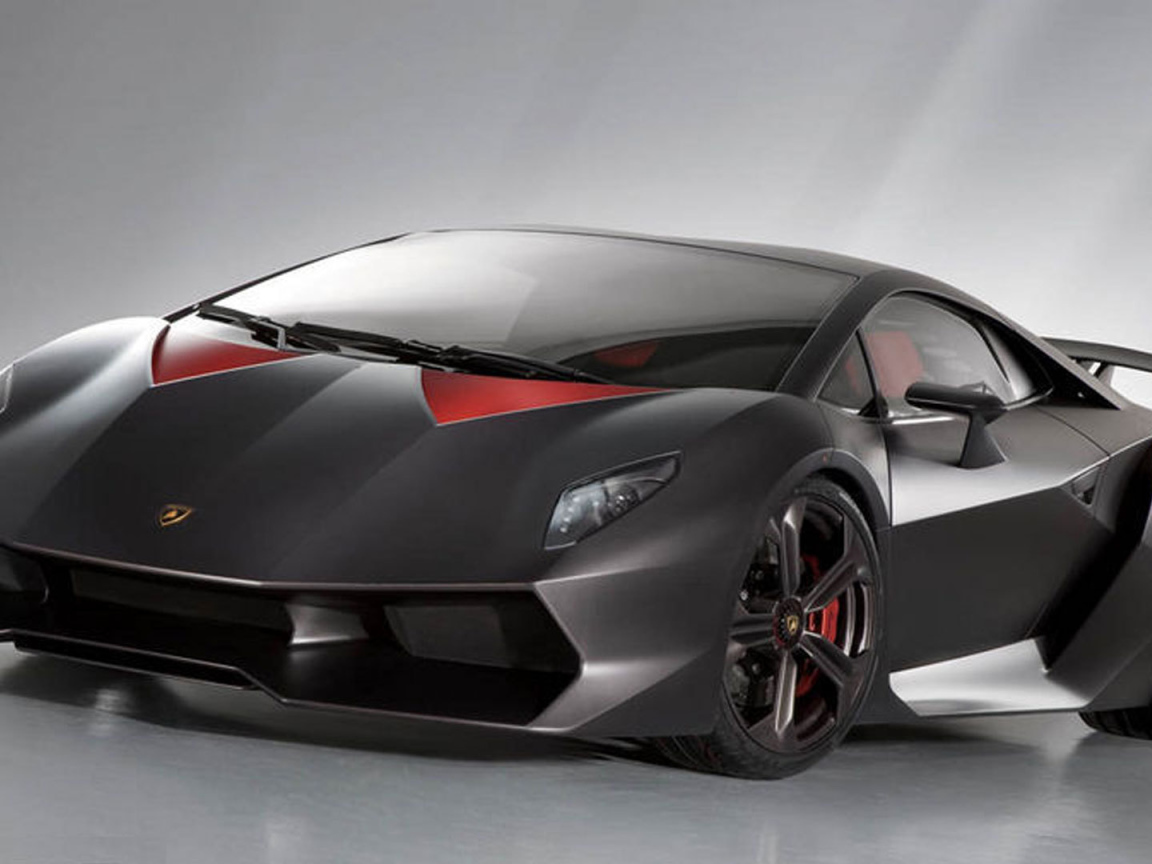 Красивый автомобиль Lamborghini Sesto Elemento