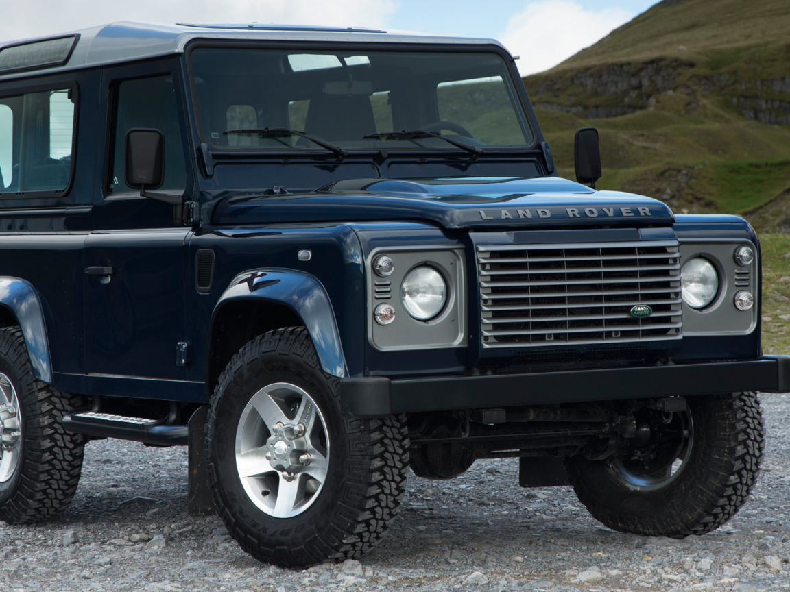  Надежная машина Land Rover Defender