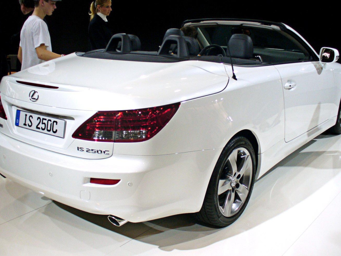 Белый кабриолет Lexus IS 250