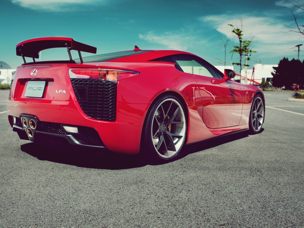 Красный спортивный Лексус