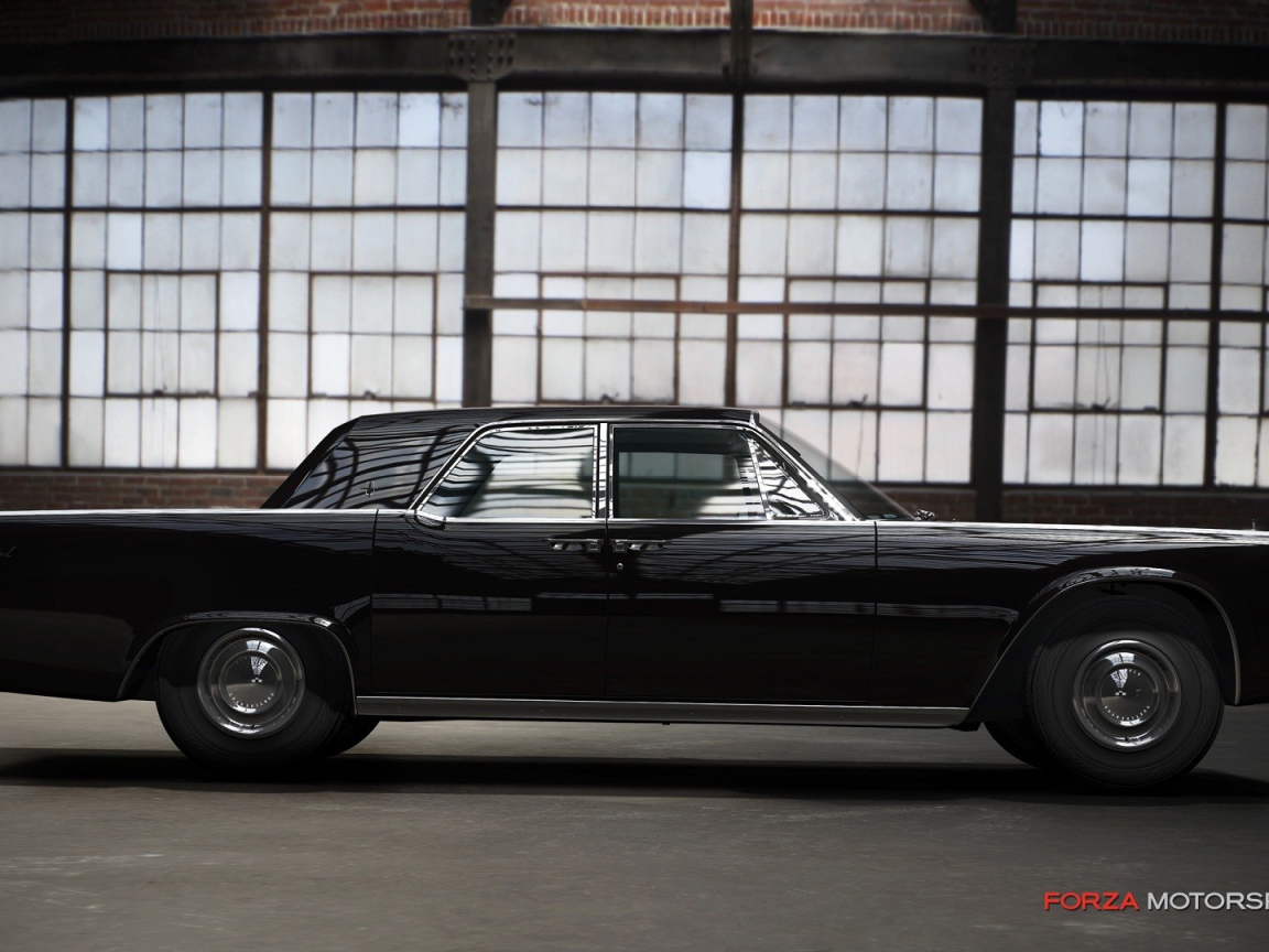 Красивый автомобиль Lincoln Continental