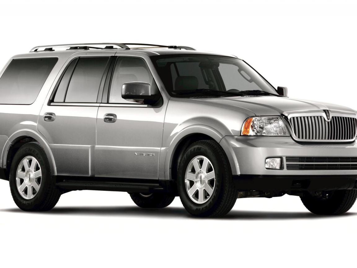 Автомобиль марки Lincoln модели Navigator