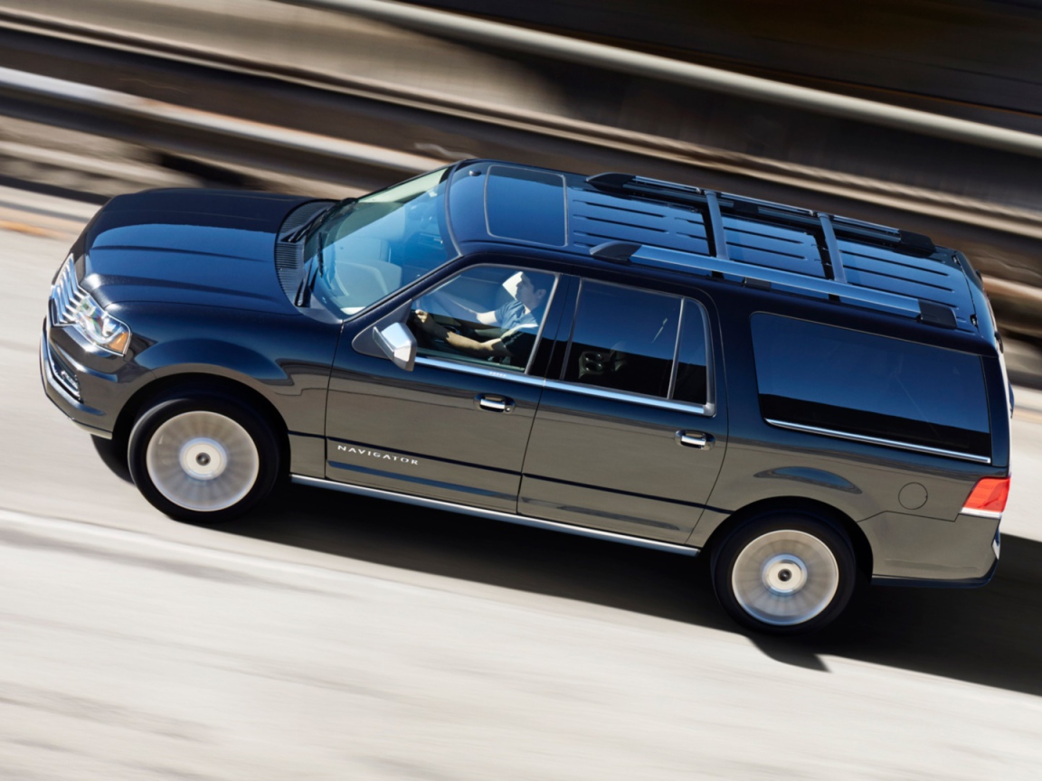 Lincoln Navigator 2015 car on the road 