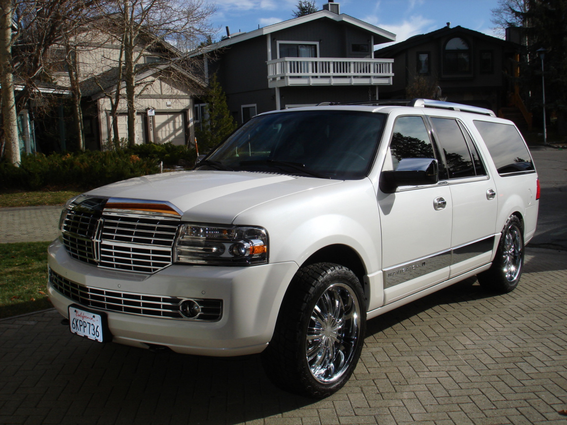 Новый автомобиль Lincoln Navigator 2014