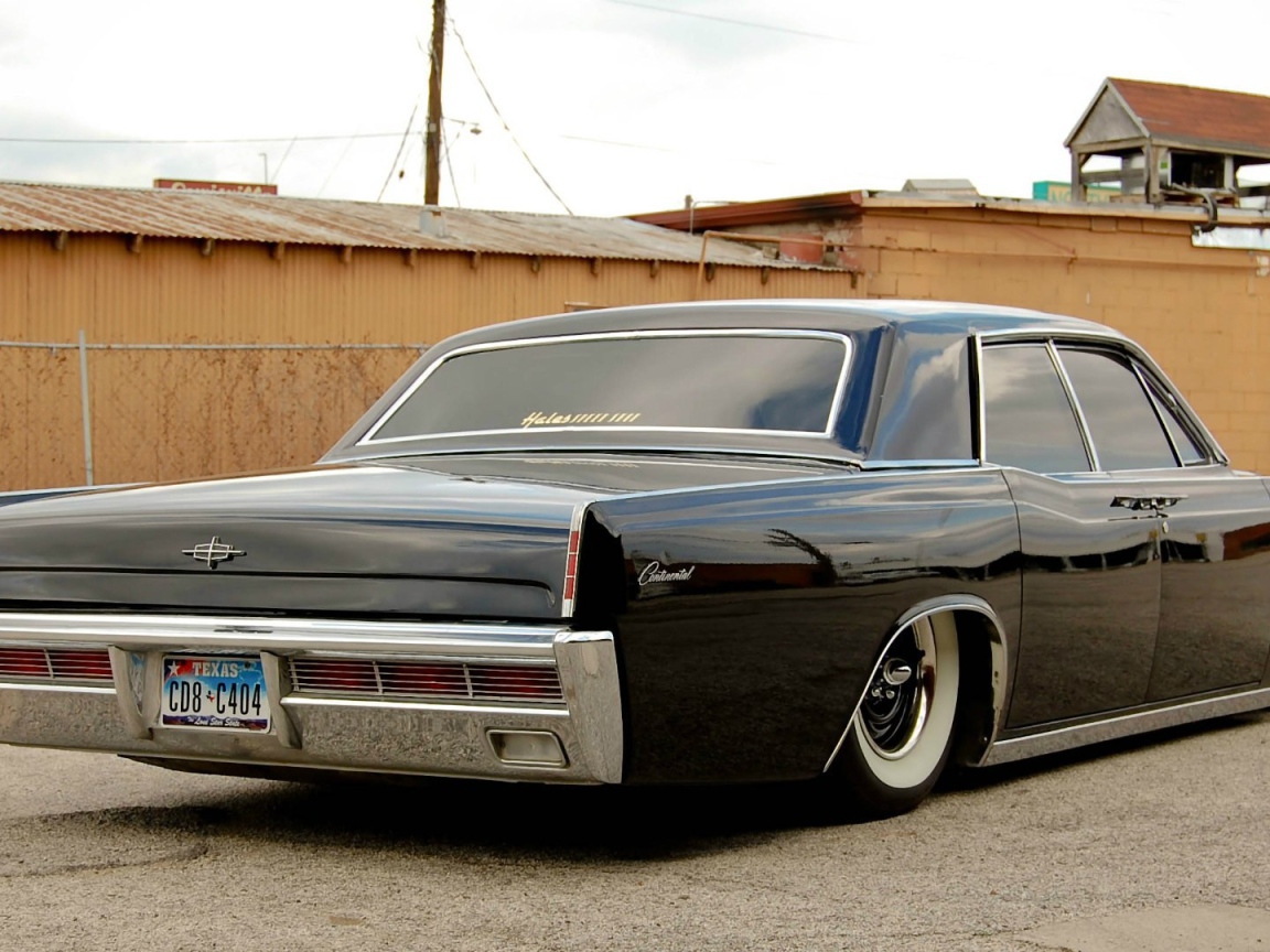 Новая машина Lincoln Continental