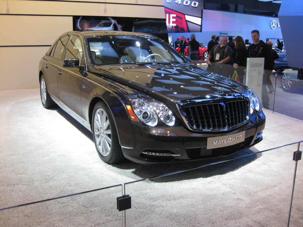 Автомобиль марки Maybach модели 2014