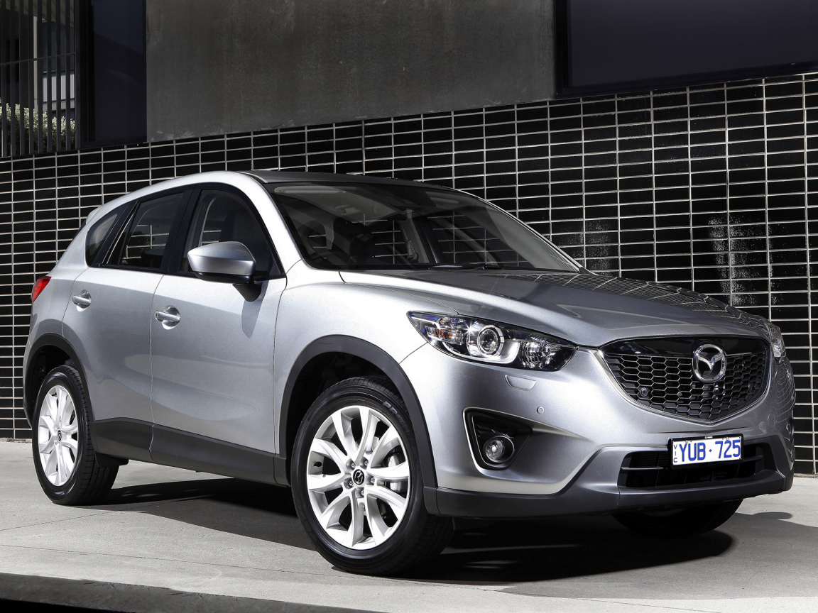 Красивый автомобиль Mazda CX 5