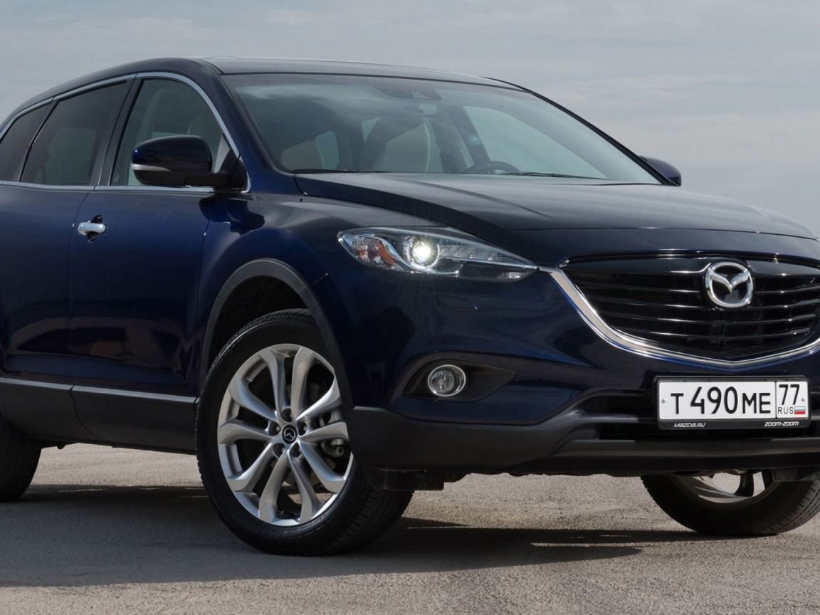 Красивый автомобиль Mazda CX 9 в Москве