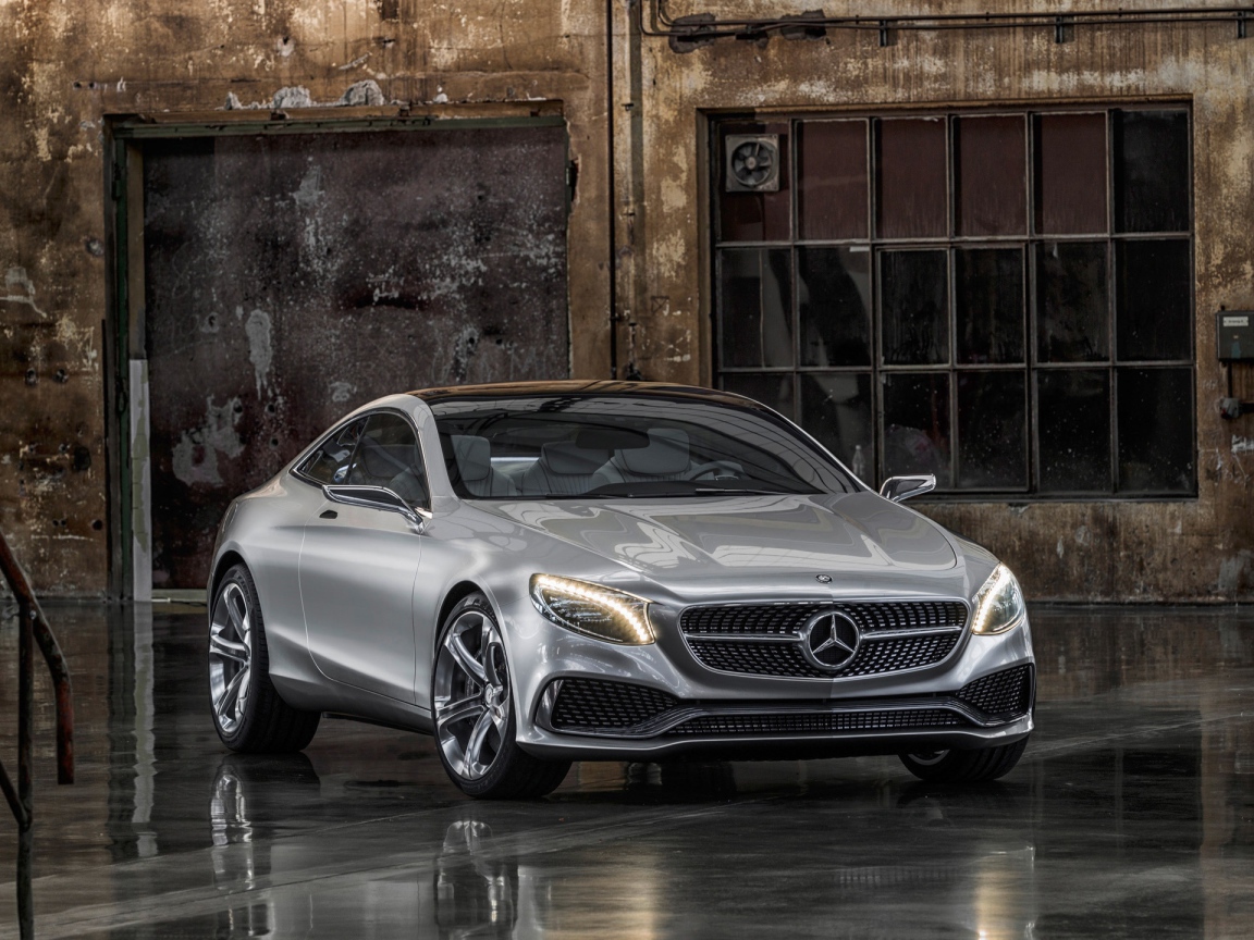 Роскошный Mercedes Benz S Class купе