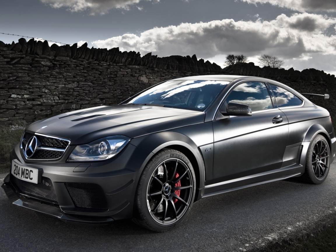 Мерседес C63 серебристый
