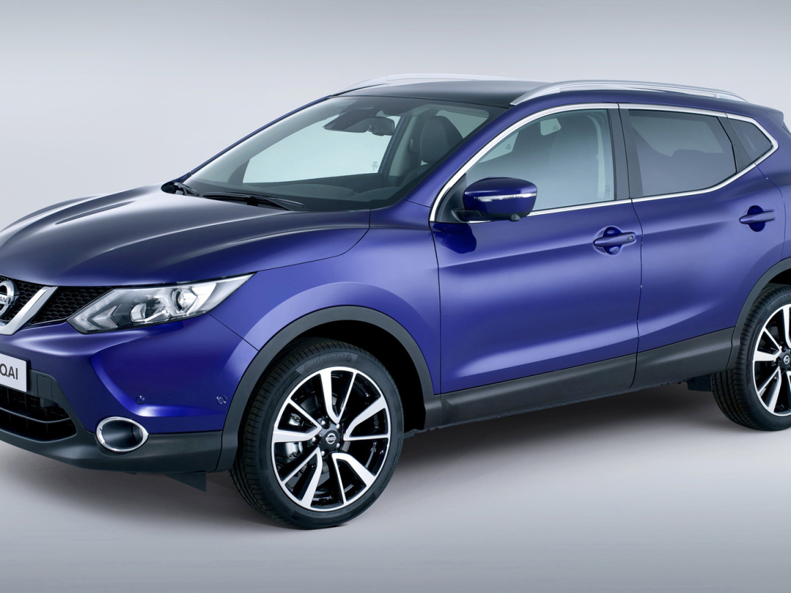 Автомобиль Nissan Quashqai 2014 на дороге