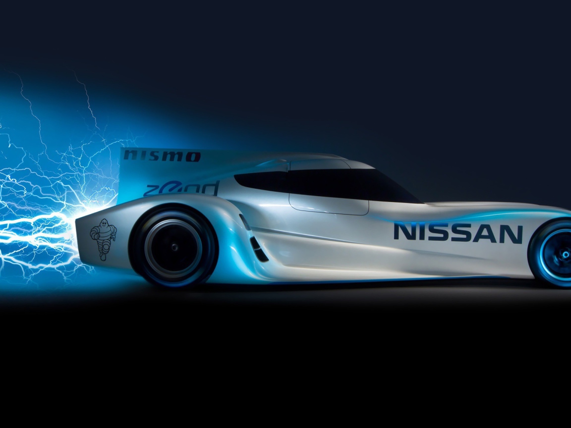 Автомобиль с молниями