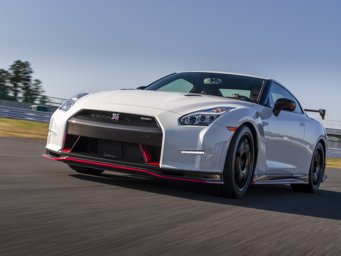 Тест драйв автомобиля Nissan GT-R Nismo 2014