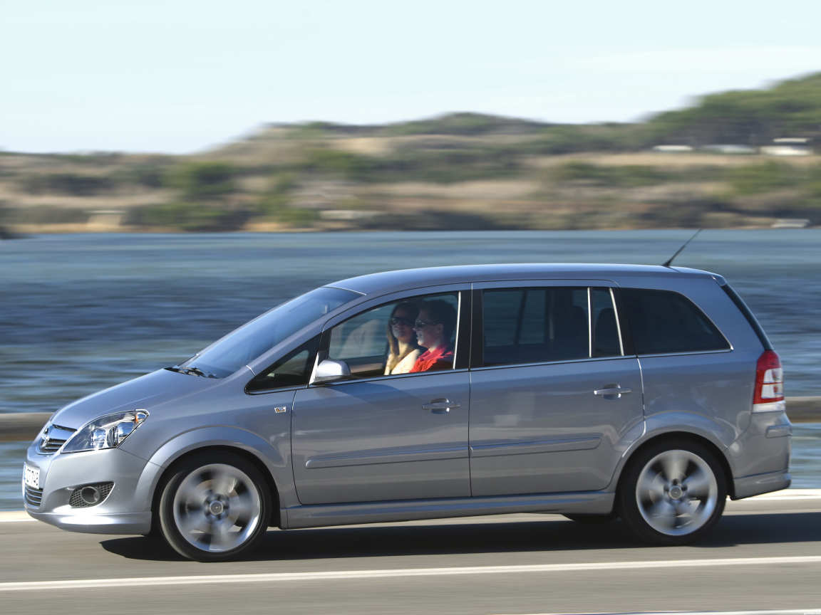 Автомобиль марки Opel  модели Zafira