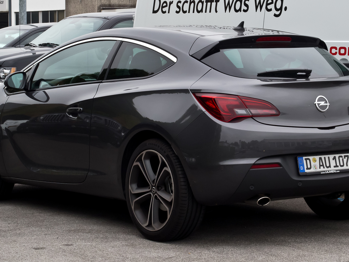 Надежная машина Opel Astra GTC